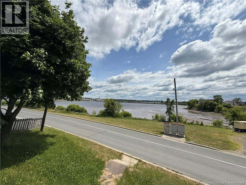 Bathurst — Bathurst - Photo 4 of 25