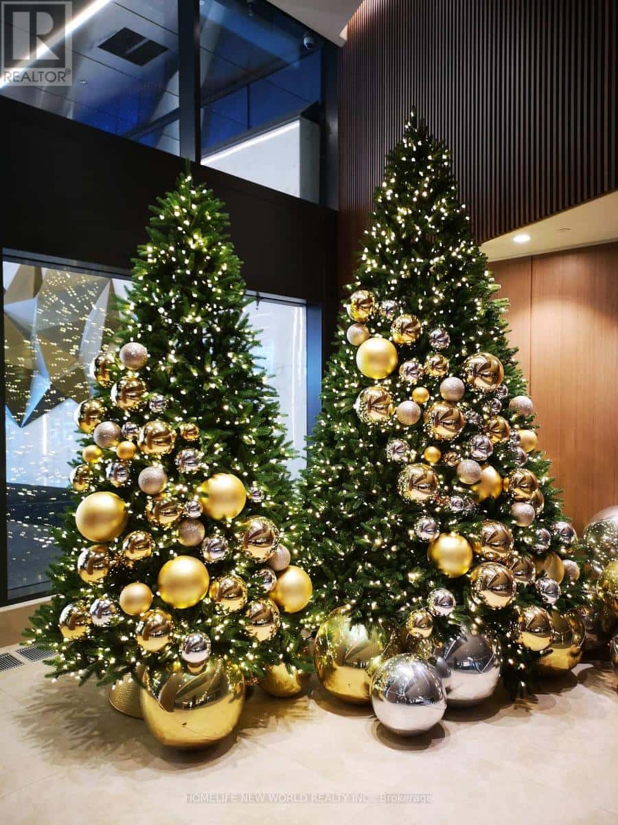 Toronto (Waterfront Communities) — Toronto (Waterfront Communities) - Photo 2 of 19