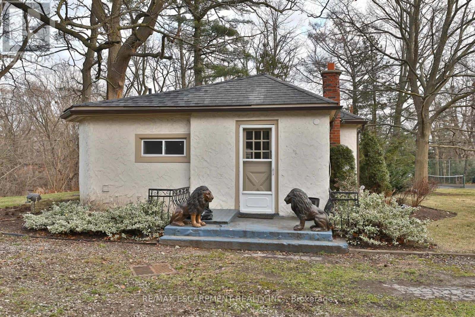 COTTAGE - 243 SHOREACRES ROAD — Burlington (Shoreacres) - Photo 2 of 20