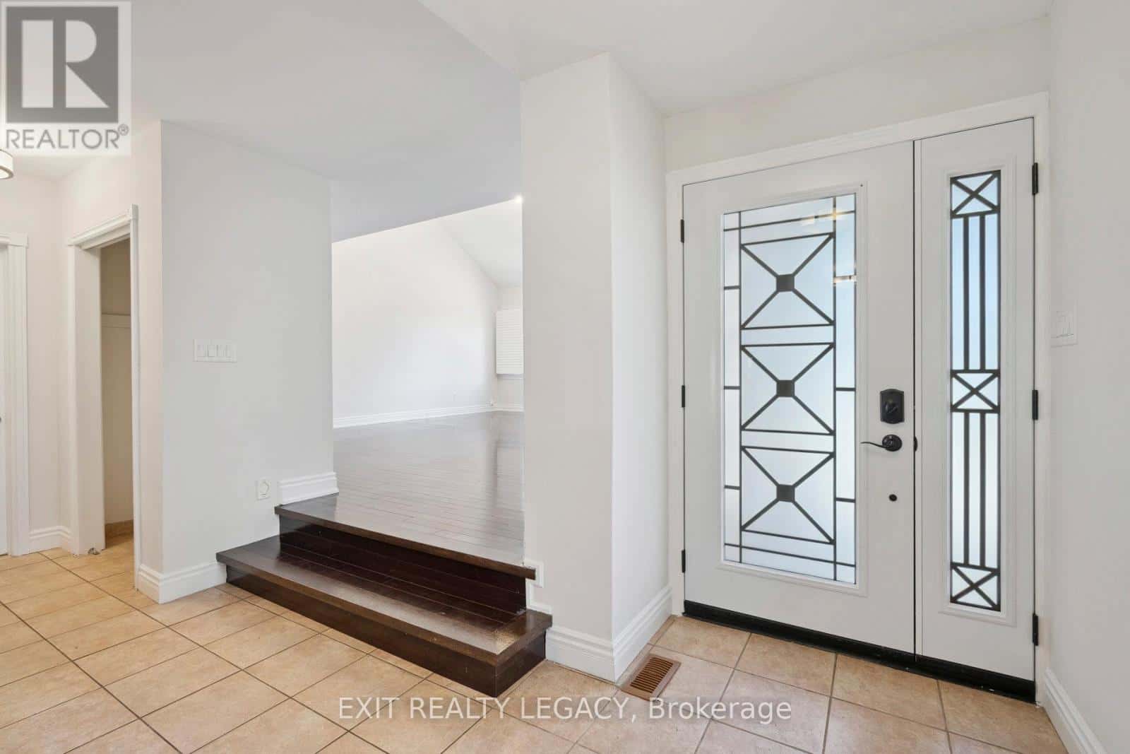 6 MUIR AVENUE — Toronto (Humber Summit), Ontario - Photo 3 of 50