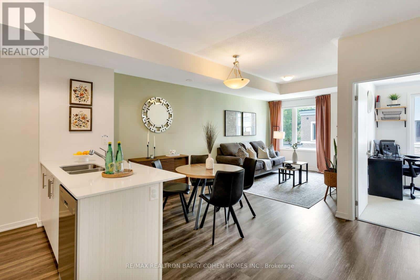 98 - 20 WILLIAM JACKSON WAY — Toronto (New Toronto) - Photo 2 of 26