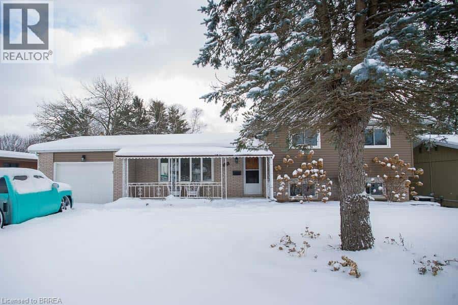 104 HILLSIDE Avenue — Delhi, Ontario - Photo 2 of 42