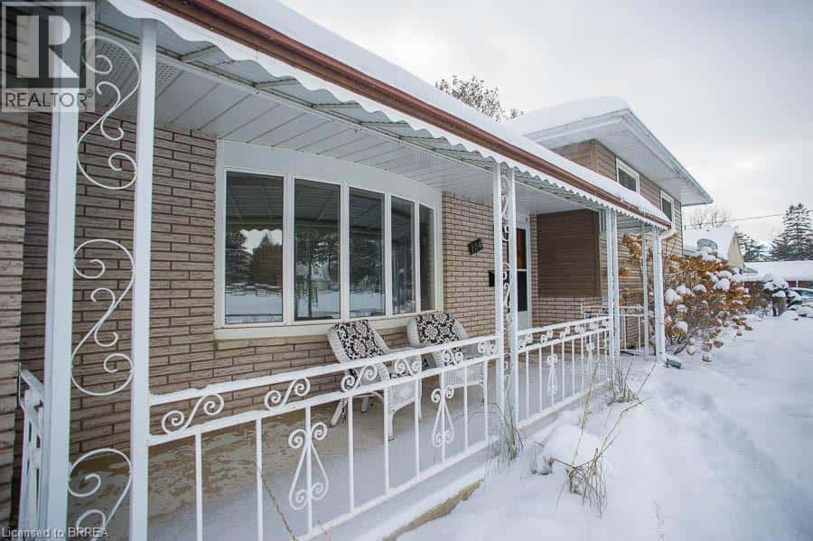 104 HILLSIDE Avenue — Delhi, Ontario - Photo 3 of 42