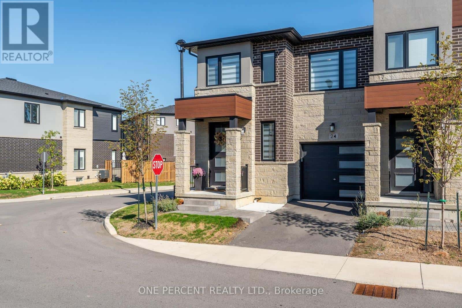 24 SOUTHAM LANE — Hamilton (Mountview), Ontario - Photo 2 of 29