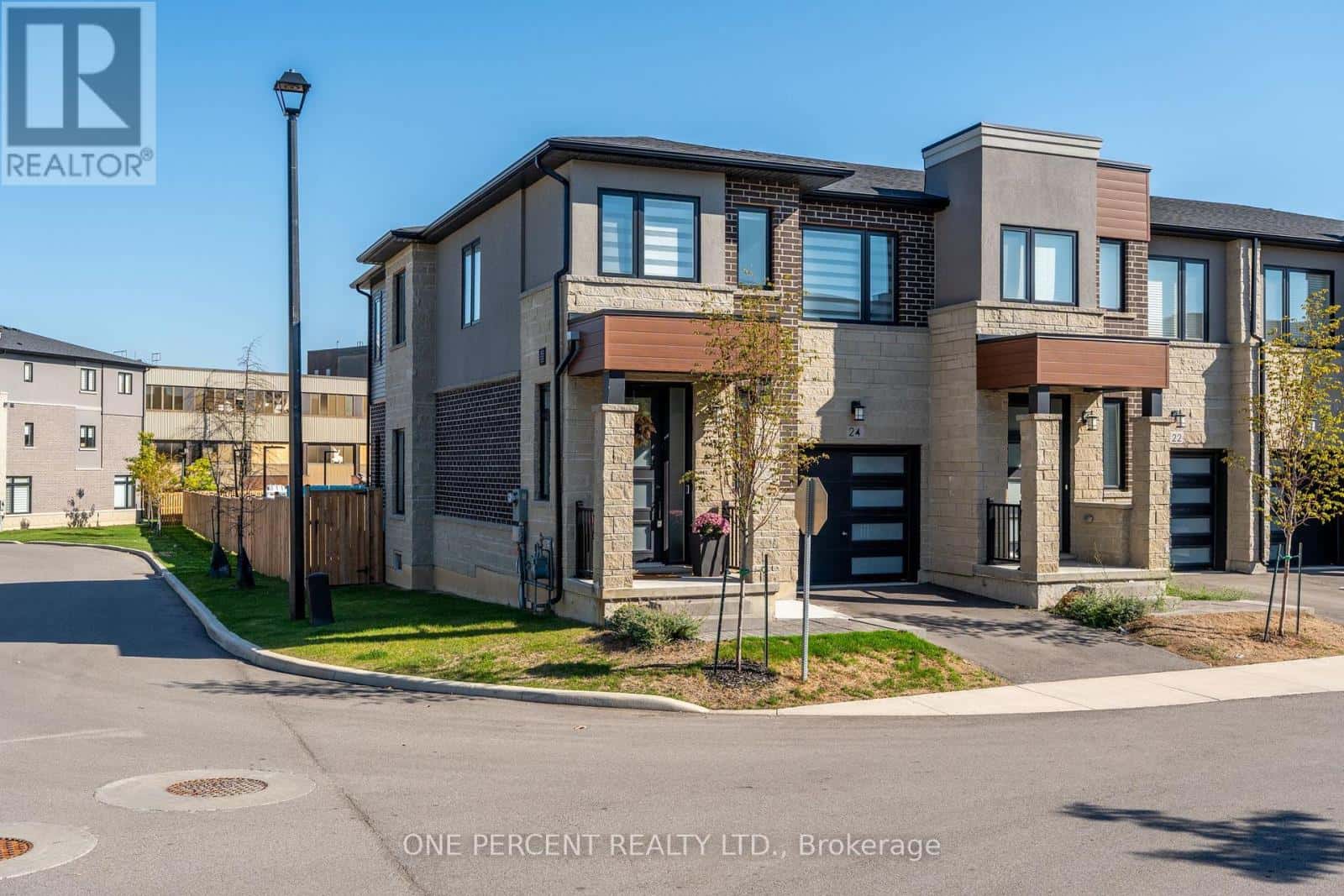 24 SOUTHAM LANE — Hamilton (Mountview), Ontario - Photo 3 of 29