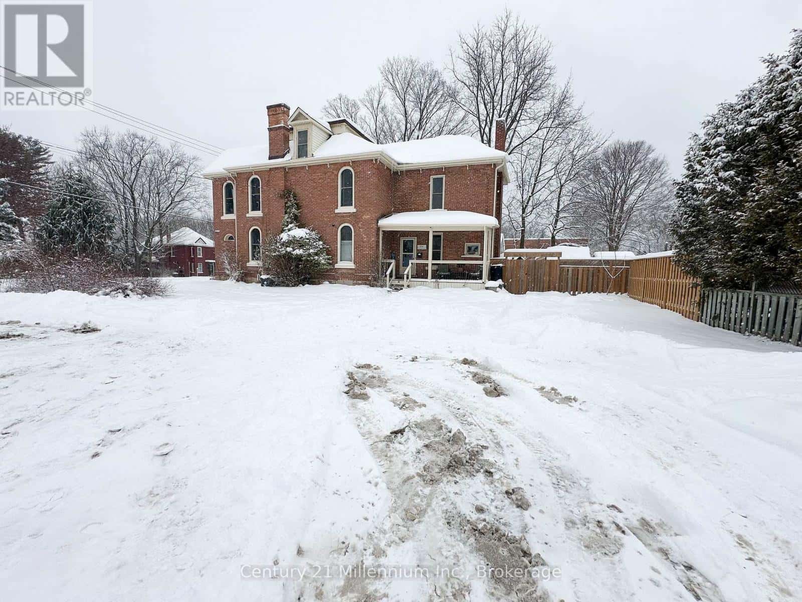 692 15TH STREET E — Owen Sound, Ontario - Photo 3 of 28