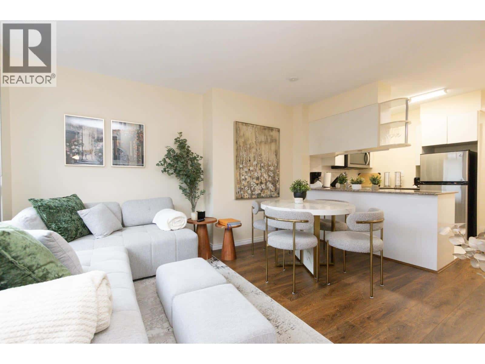 Vancouver — Vancouver - Photo 5 of 33