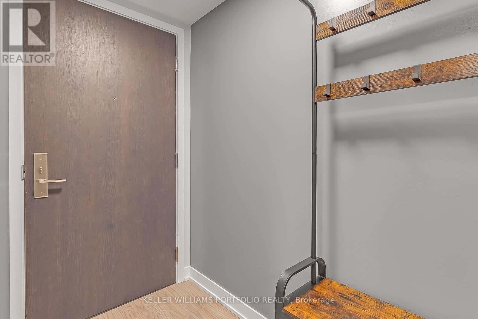 Toronto (Clanton Park) — Toronto (Clanton Park) - Photo 4 of 24