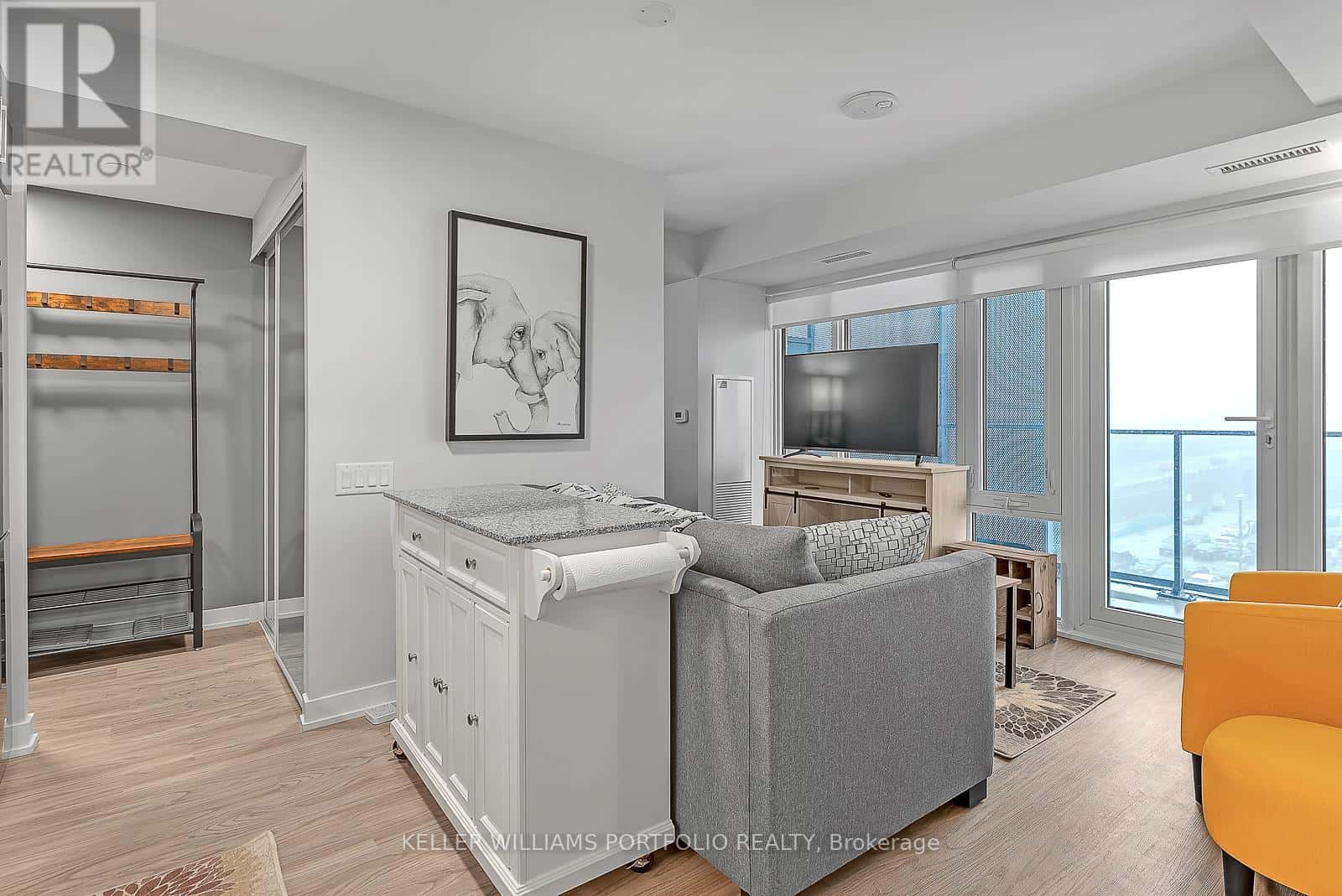 Toronto (Clanton Park) — Toronto (Clanton Park) - Photo 5 of 24