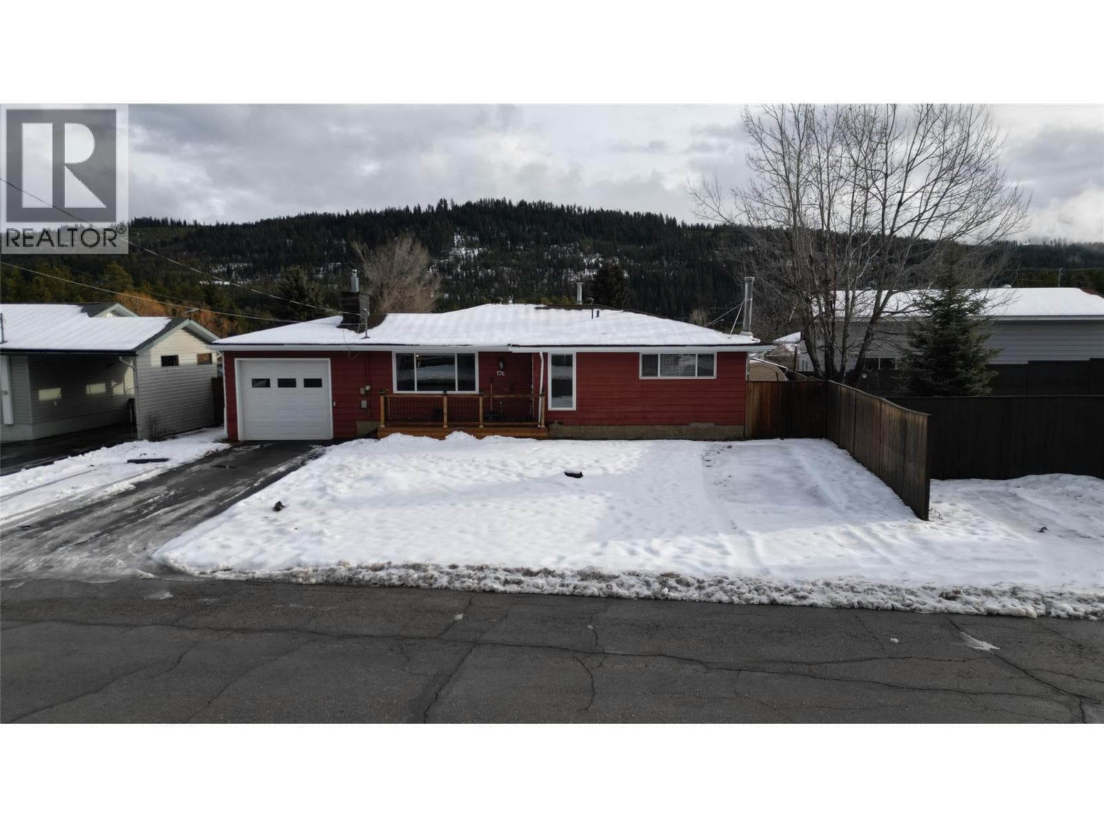 176 Cambourne Crescent — Elkford, British Columbia - Main photo