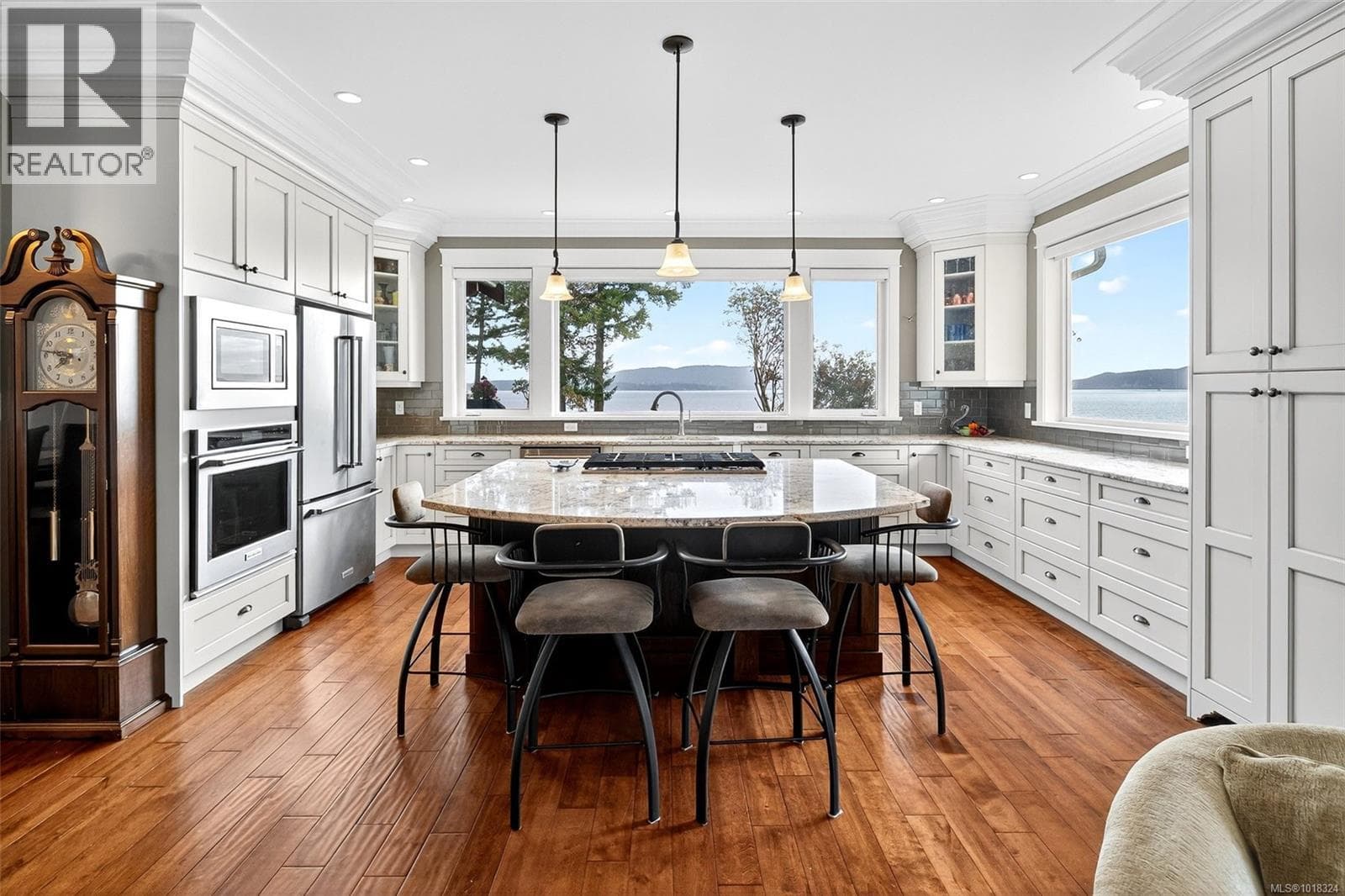 2851 Whiskey Point Rd — Mill Bay, British Columbia - Main photo