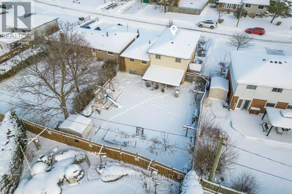 15 STIRLING CRESCENT — St. Thomas, Ontario - Photo 3 of 47