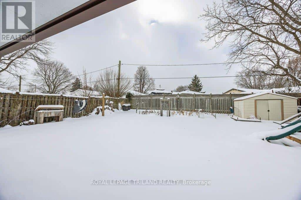 15 STIRLING CRESCENT — St. Thomas, Ontario - Photo 5 of 47