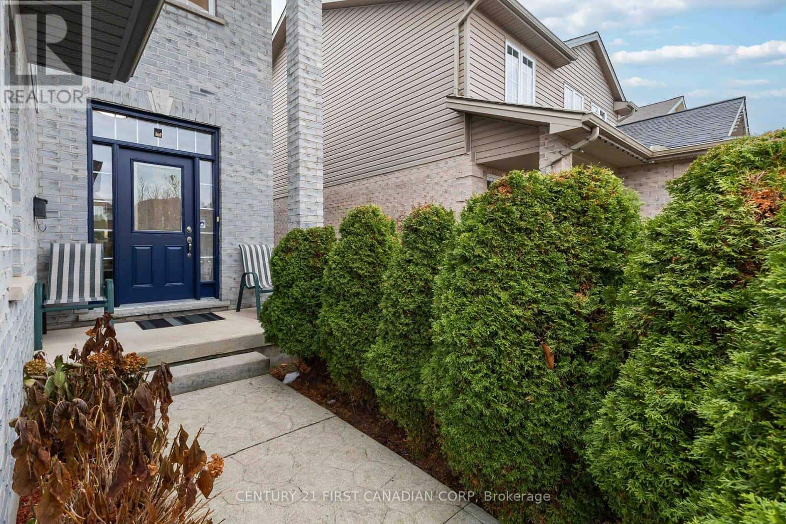 1353 SOUTH WENIGE DRIVE — London North (North C), Ontario - Photo 2 of 24