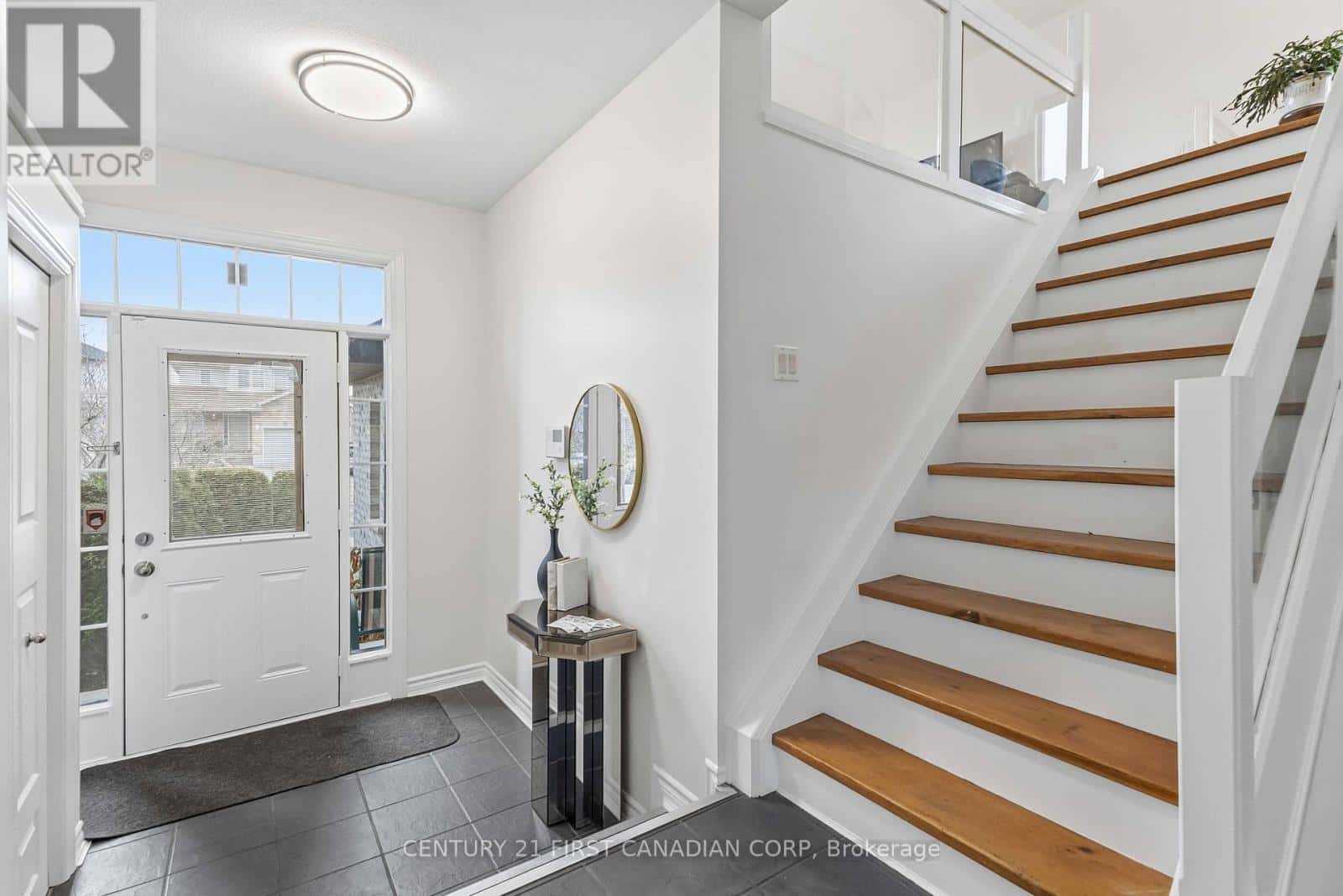 1353 SOUTH WENIGE DRIVE — London North (North C), Ontario - Photo 3 of 24