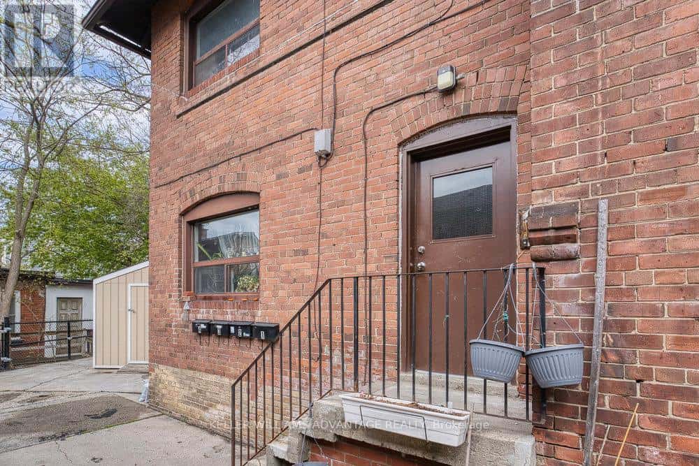 24 INDIAN ROAD CRESCENT — Toronto (High Park North), Ontario - Photo 3 of 27