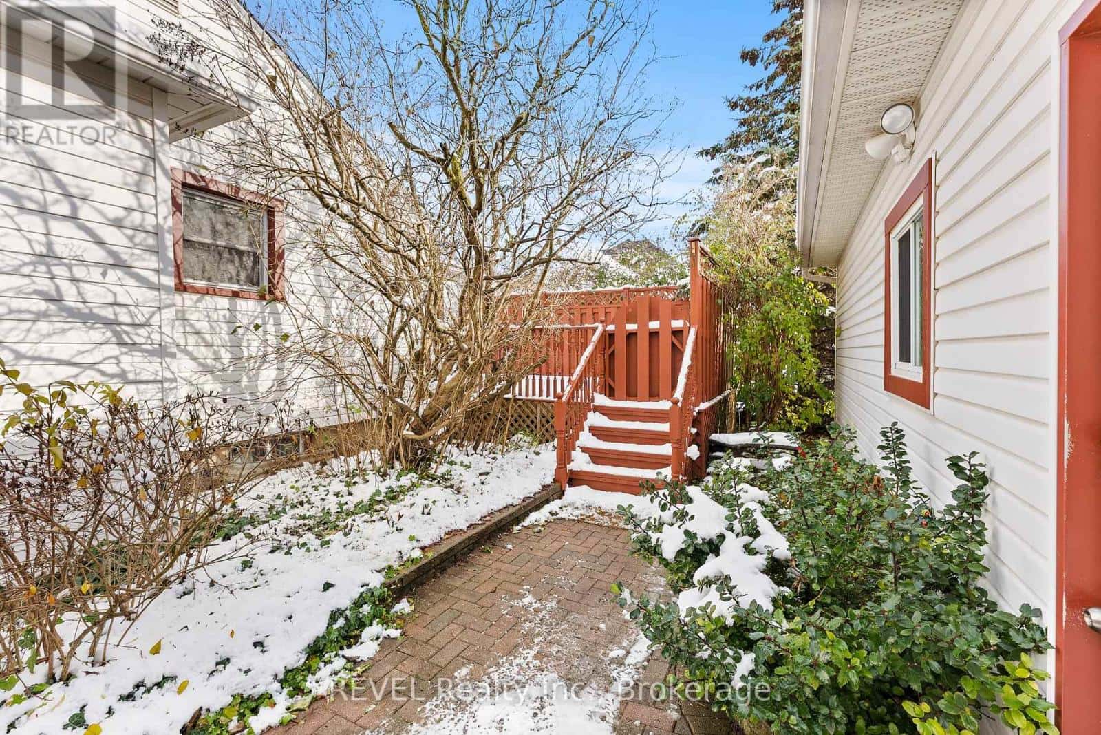 7962 BOOTH STREET — Niagara Falls (Ascot), Ontario - Photo 4 of 29