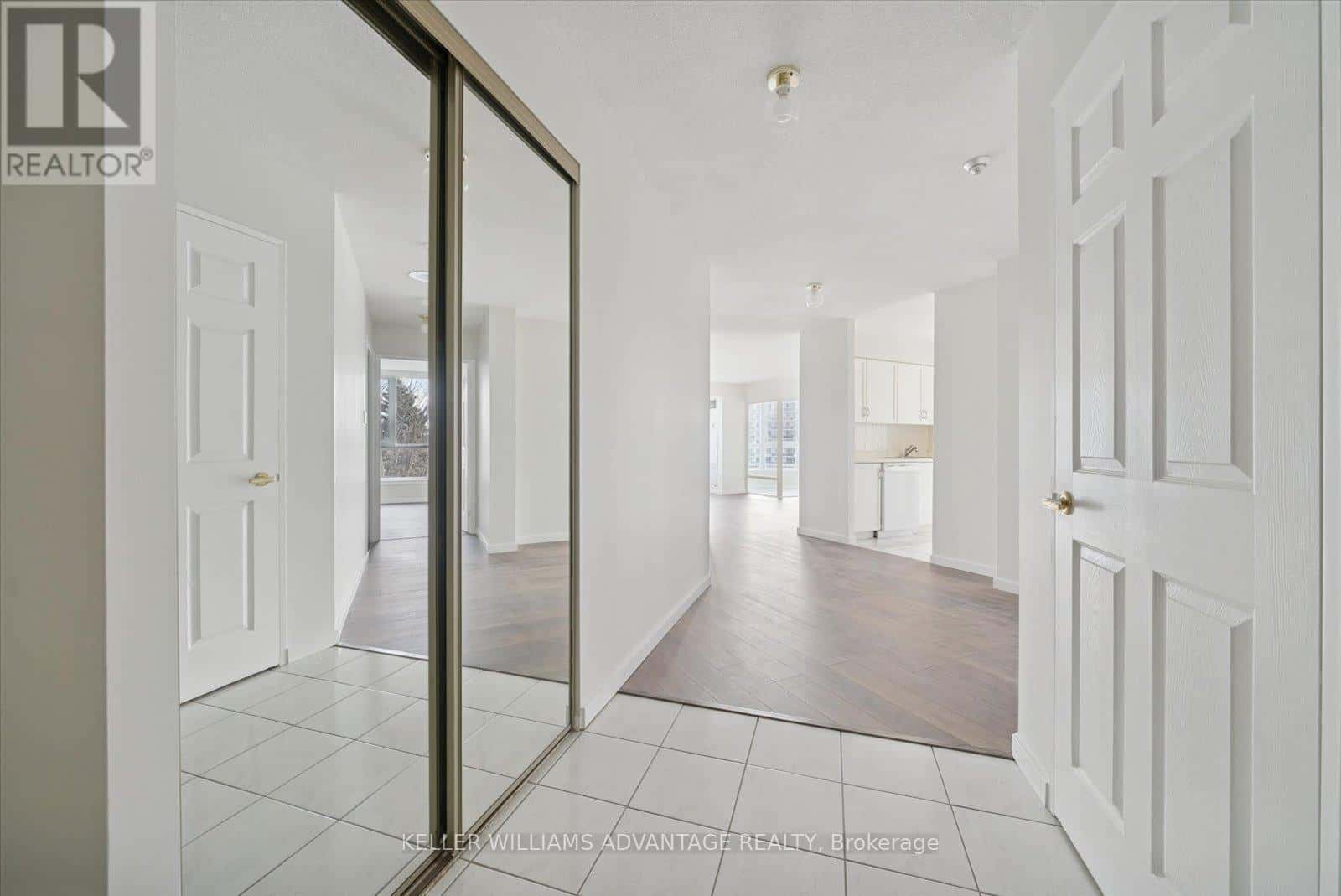 Toronto (Scarborough Village) — Toronto (Scarborough Village) - Photo 5 of 32