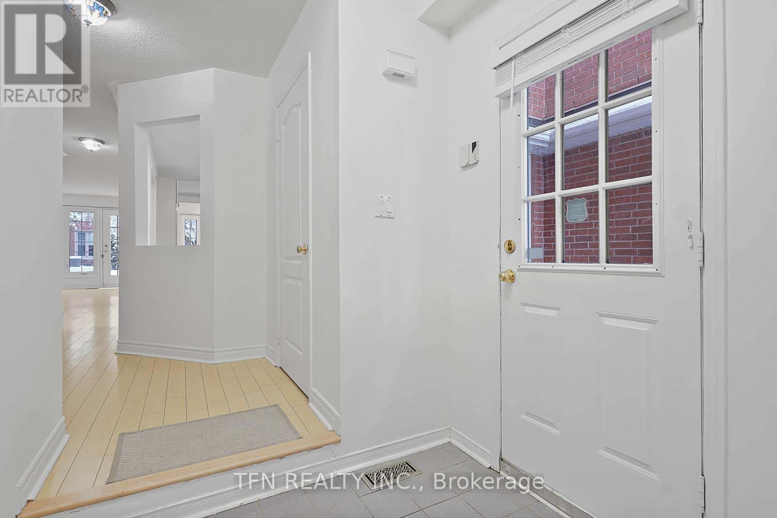 Vaughan (Beverley Glen) — Vaughan (Beverley Glen) - Photo 4 of 50