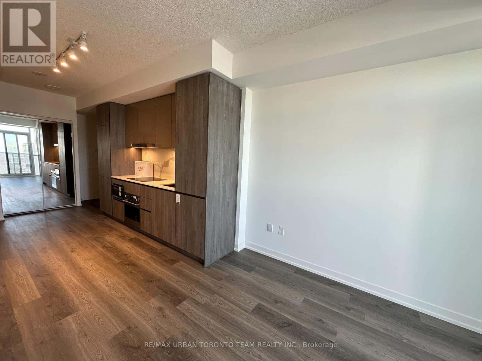 Vaughan (Vaughan Corporate Centre) — Vaughan (Vaughan Corporate Centre) - Photo 2 of 17