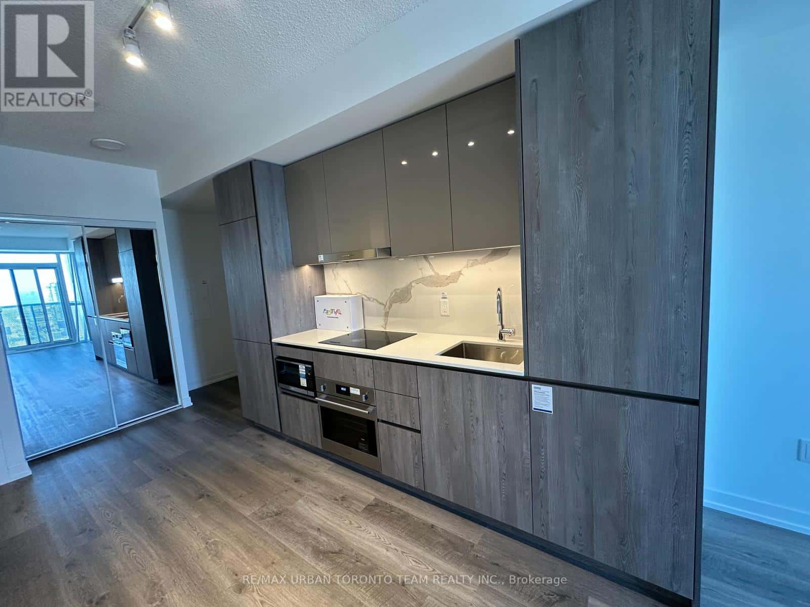 Vaughan (Vaughan Corporate Centre) — Vaughan (Vaughan Corporate Centre) - Photo 5 of 17