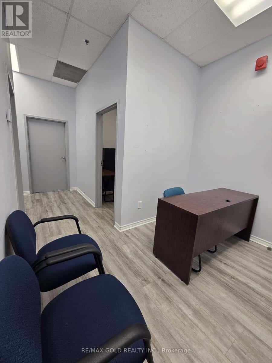 233 - 80 MARITIME ONTARIO BOULEVARD — Brampton (Airport Road/ Highway 7 Business Centre) - Photo 4 of 10