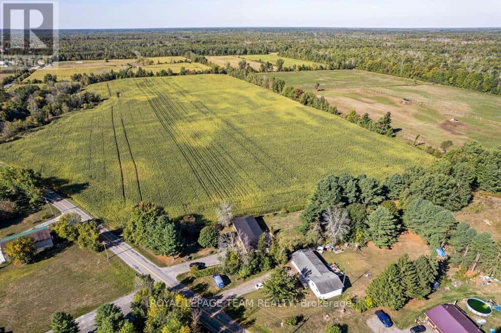 712 HYNDMAN ROAD — Edwardsburgh/Cardinal, Ontario - Photo 3 of 38