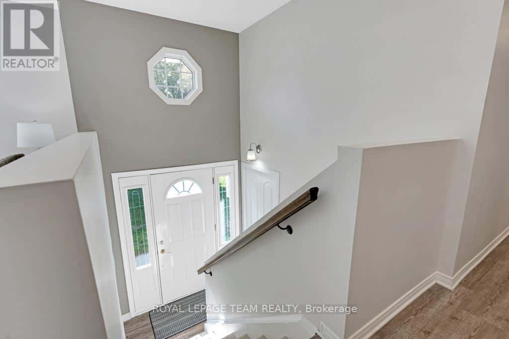 712 HYNDMAN ROAD — Edwardsburgh/Cardinal, Ontario - Photo 4 of 38