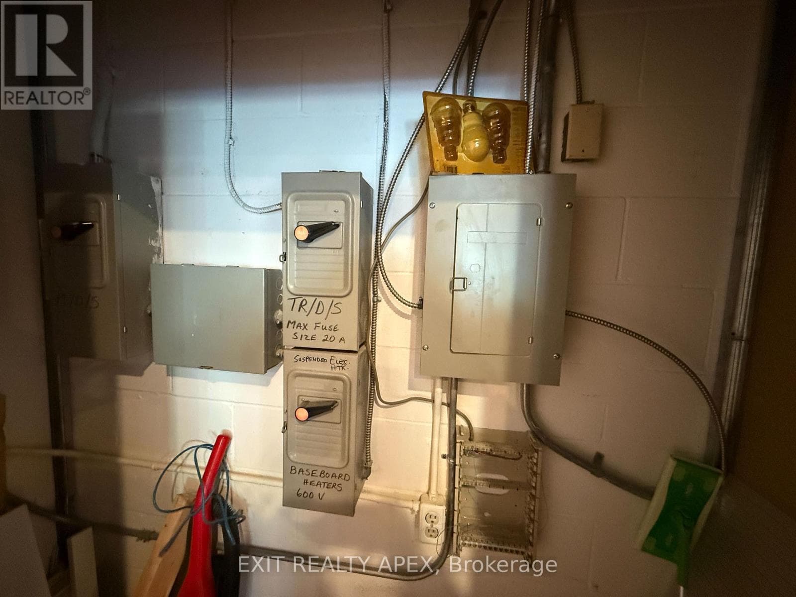 A12 - 481 NORTH SERVICES ROAD W — Oakville (GA Glen Abbey) - Main photo