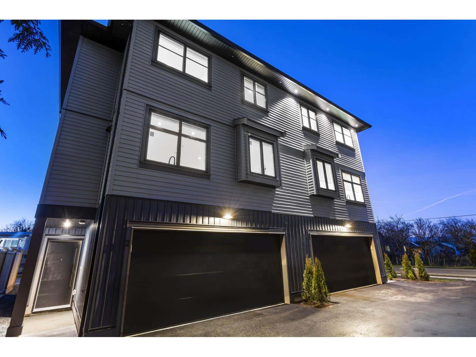 1 33586 HUGGINS AVENUE — Abbotsford, British Columbia - Photo 3 of 40