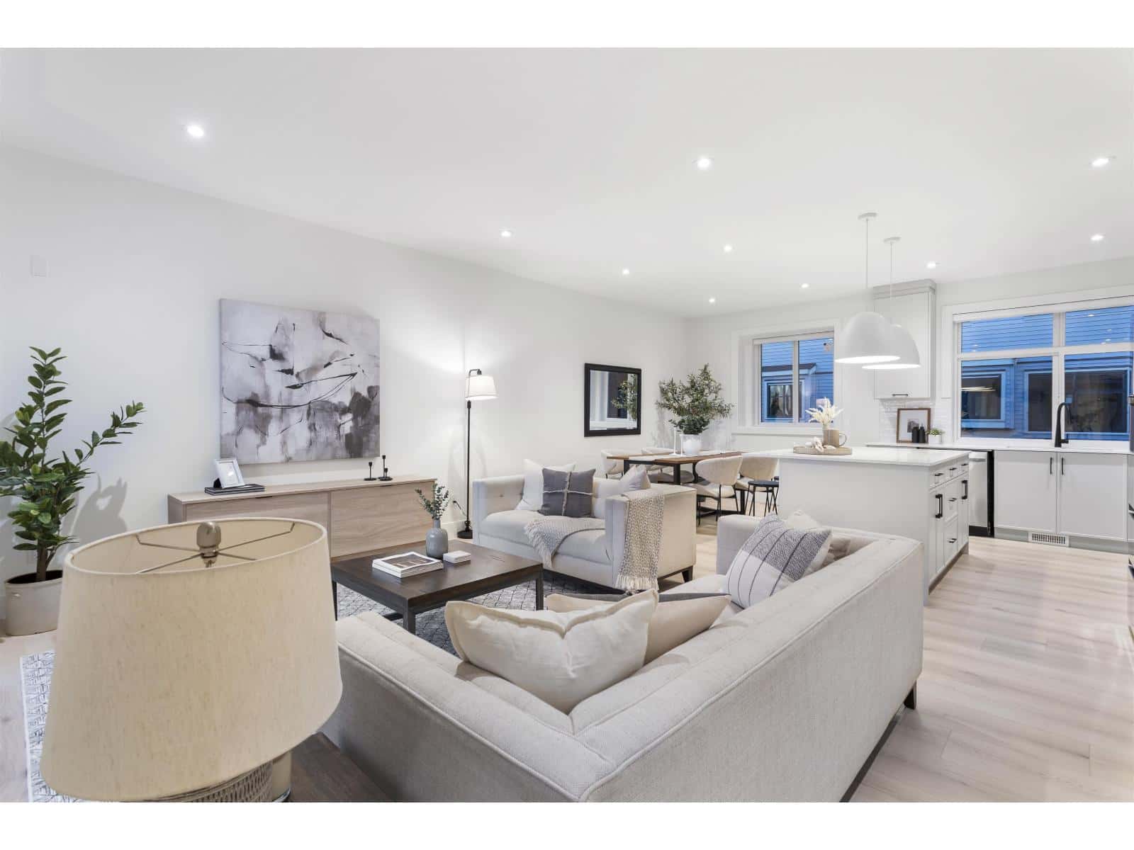 1 33586 HUGGINS AVENUE — Abbotsford, British Columbia - Photo 4 of 40