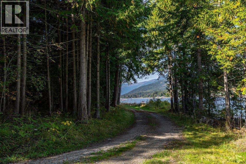 8275 East Procter Road — Procter, British Columbia - Photo 4 of 36