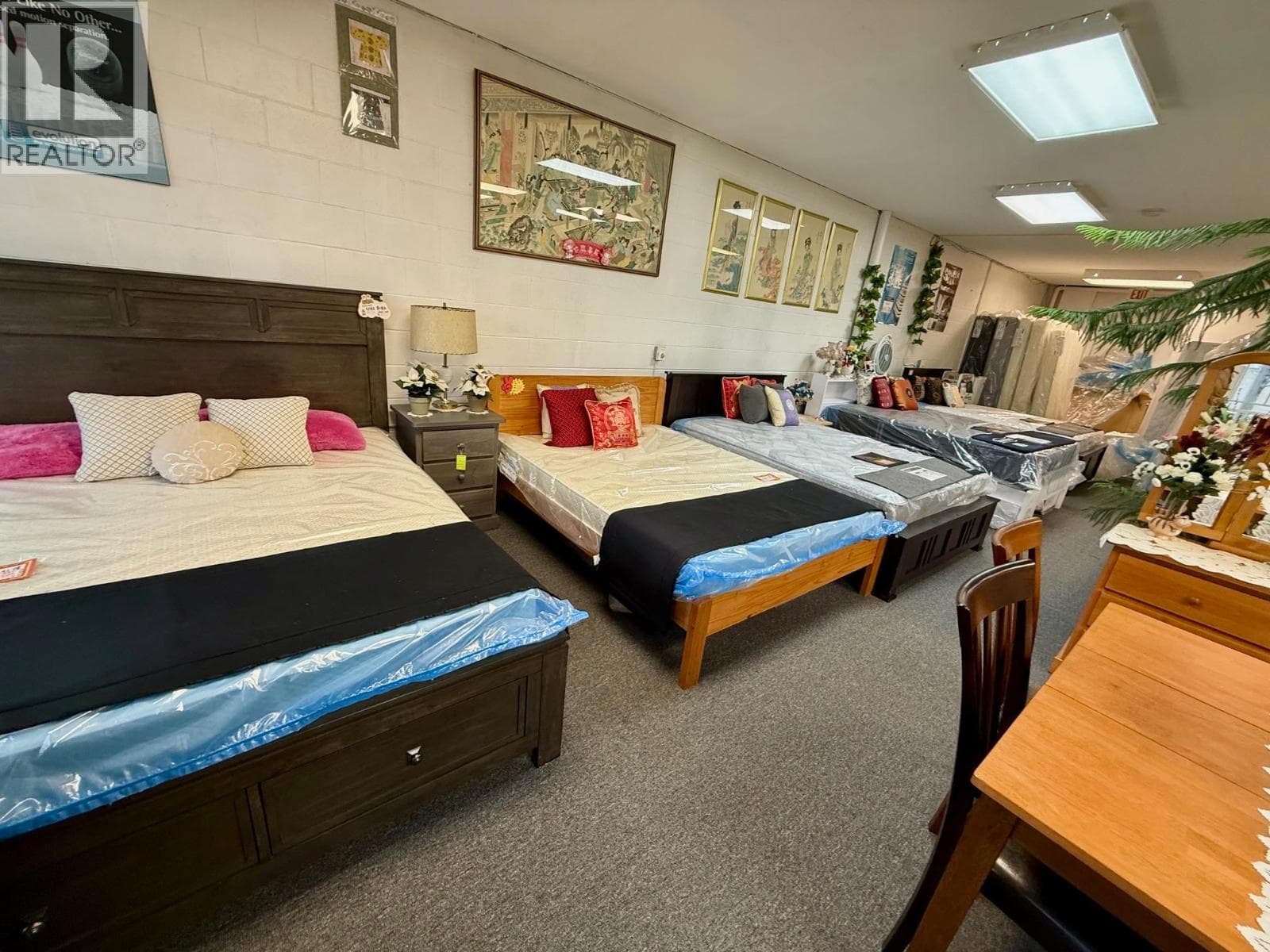 12081 CONFIDENTIAL — Vancouver - Main photo