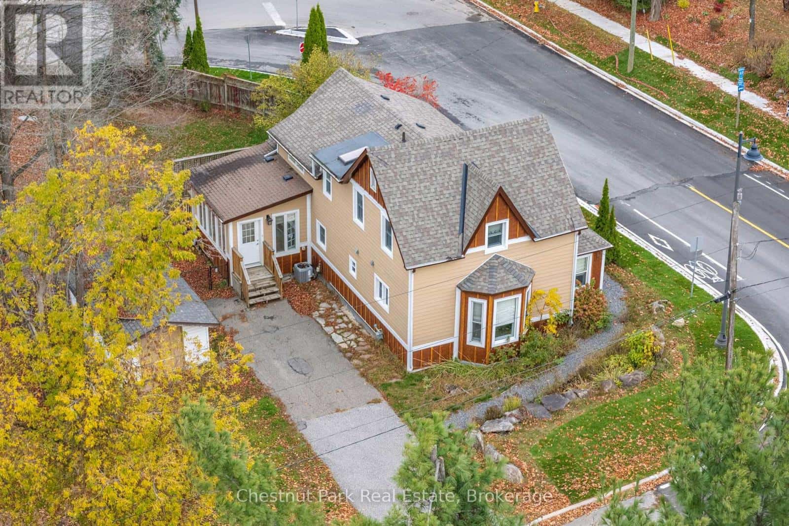 615 BAY STREET — Gravenhurst (Muskoka (S)), Ontario - Photo 5 of 41