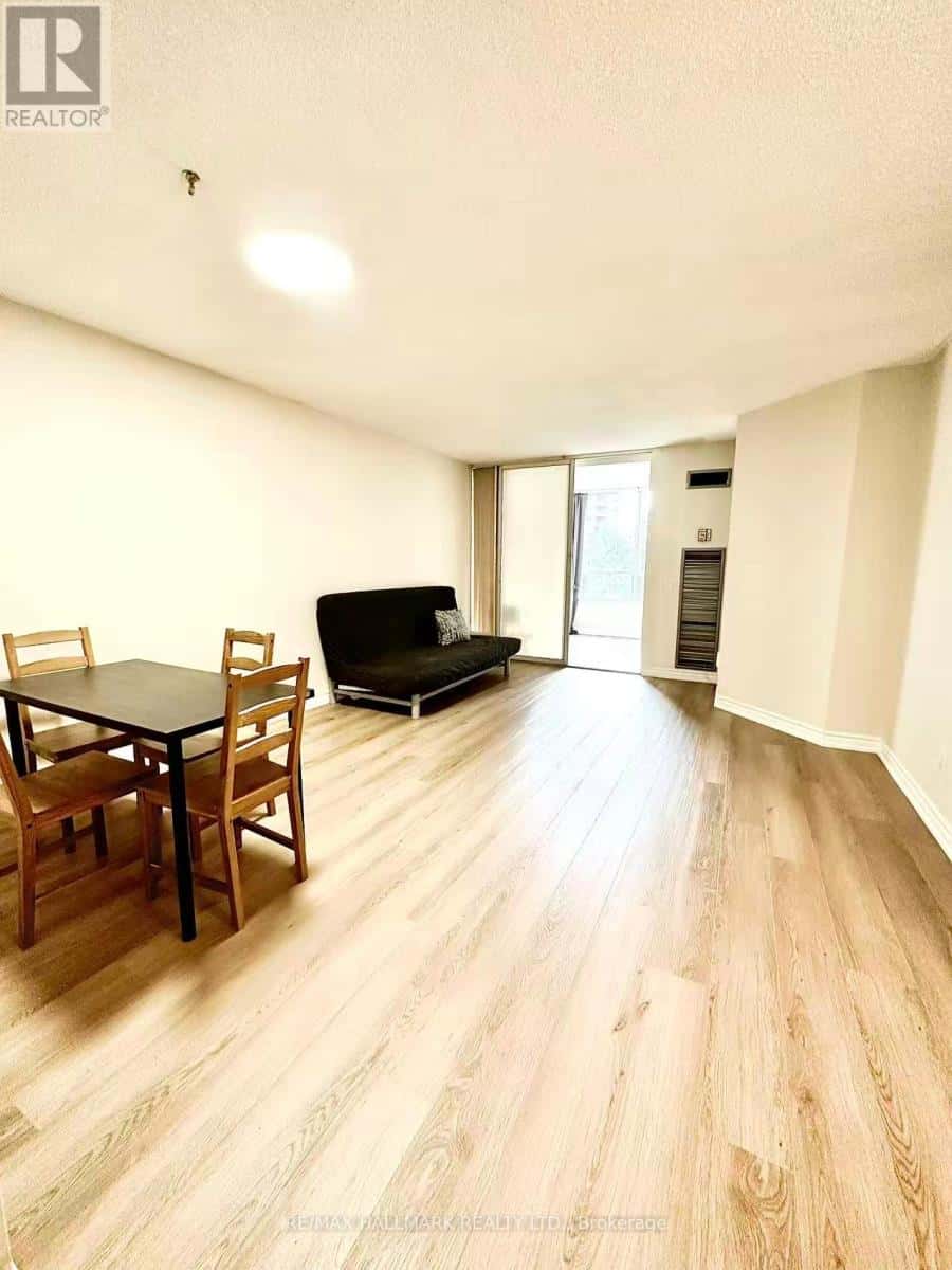 Toronto (Newtonbrook East) — Toronto (Newtonbrook East) - Photo 3 of 8