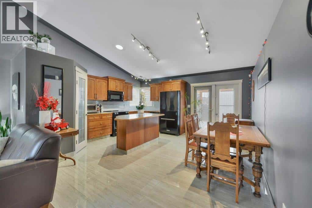 114 Old Boomer Road — Sylvan Lake, Alberta - Photo 3 of 42