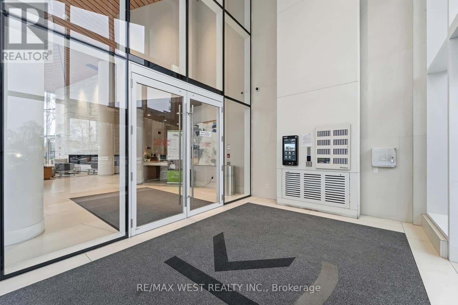 Toronto (Edenbridge-Humber Valley) — Toronto (Edenbridge-Humber Valley) - Photo 2 of 21