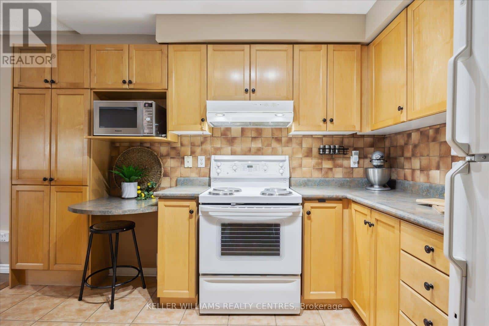 11 SNEDDEN AVENUE — Aurora (Bayview Wellington), Ontario - Photo 5 of 35