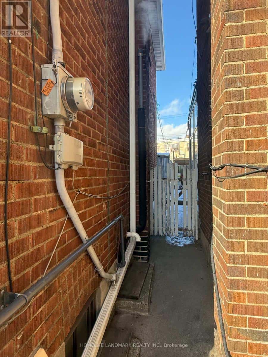 Toronto (Trinity-Bellwoods) — Toronto (Trinity-Bellwoods) - Photo 2 of 15