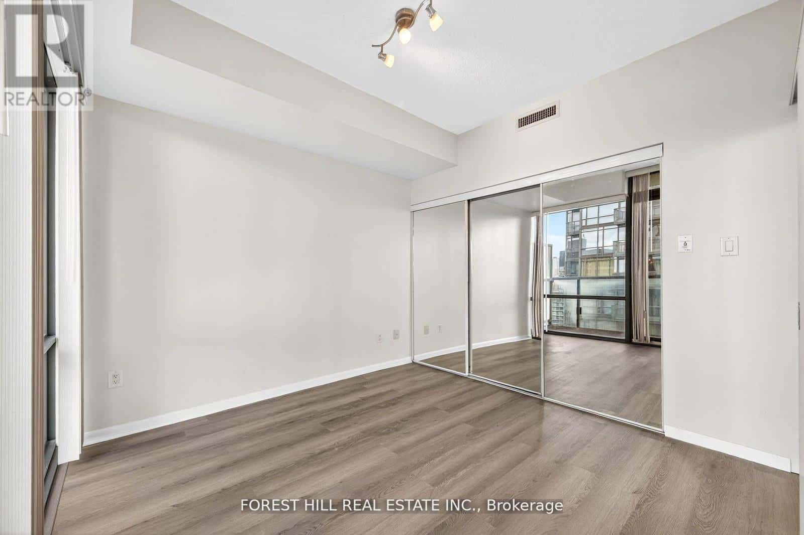 3109 - 37 GROSVENOR STREET — Toronto (Bay Street Corridor), Ontario - Photo 5 of 24