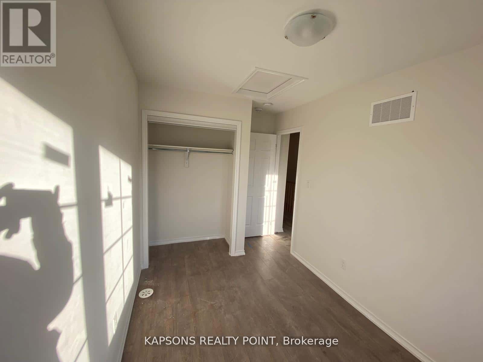 Oshawa (Windfields) — Oshawa (Windfields) - Photo 5 of 19