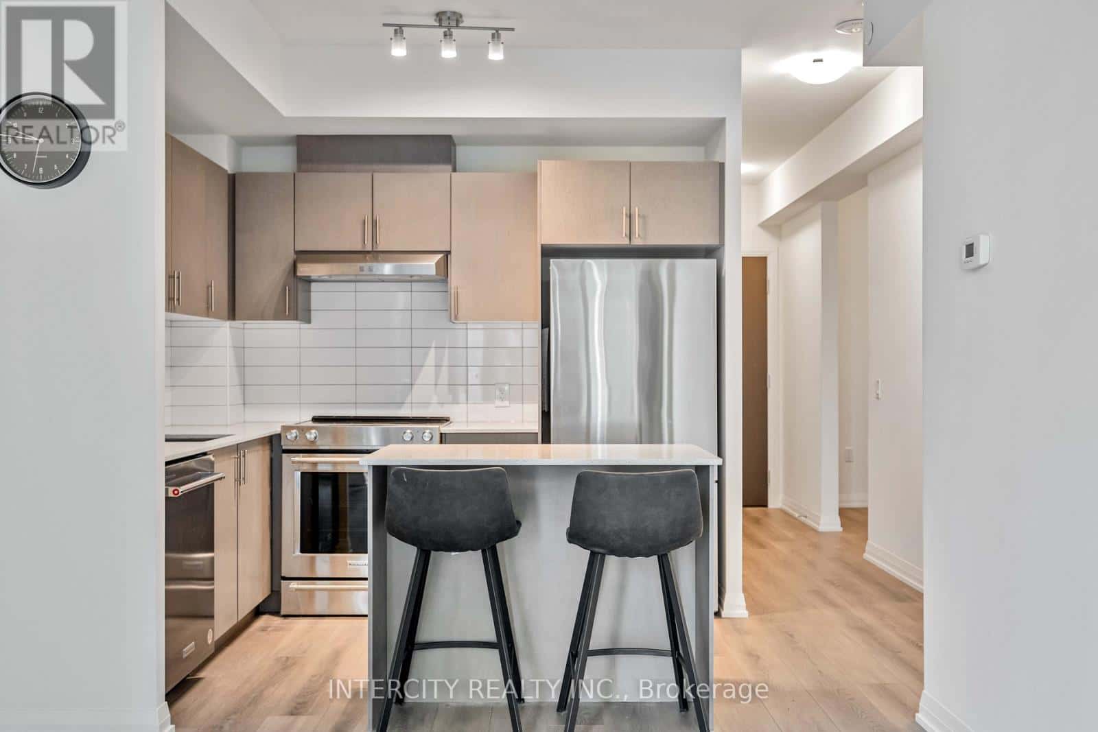 Vaughan (Vellore Village) — Vaughan (Vellore Village) - Photo 5 of 32