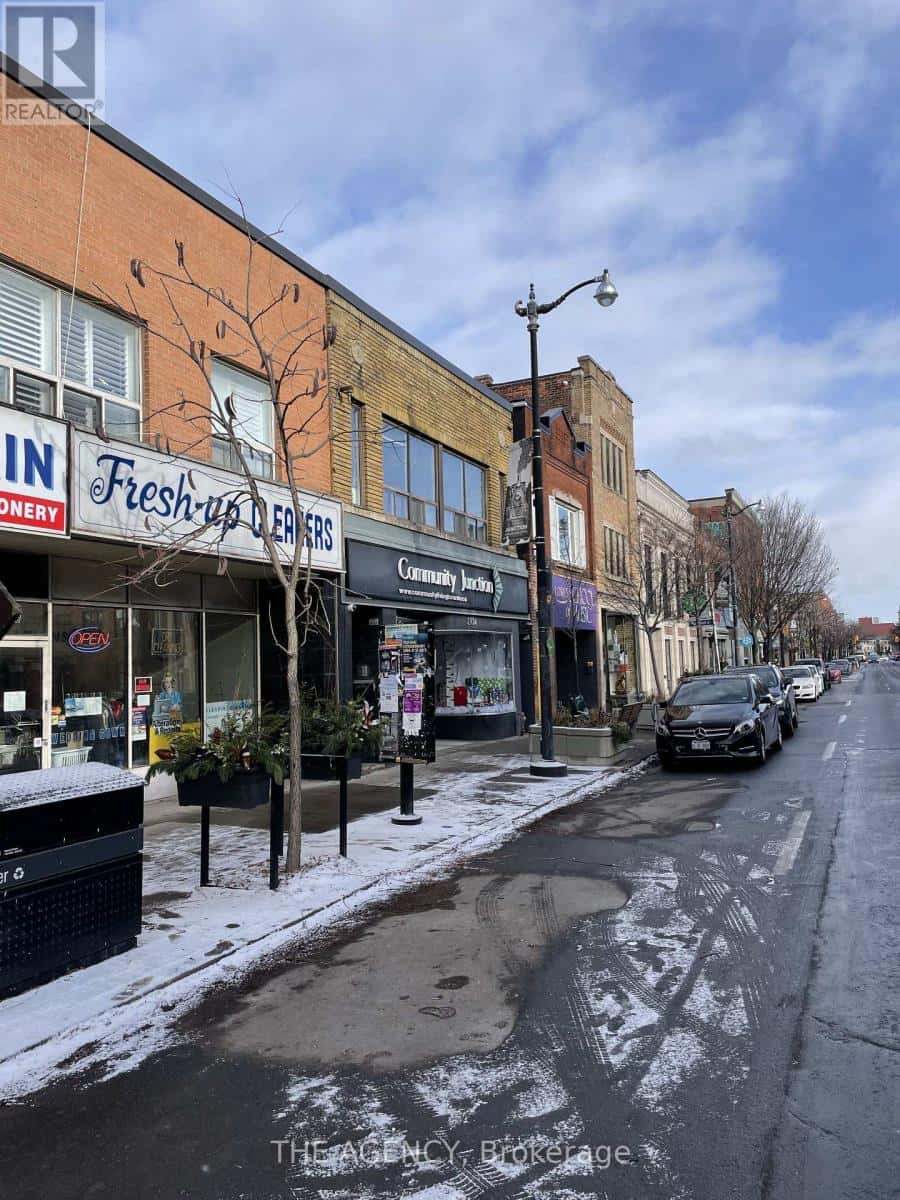 Toronto (Junction Area) — Toronto (Junction Area) - Photo 3 of 14