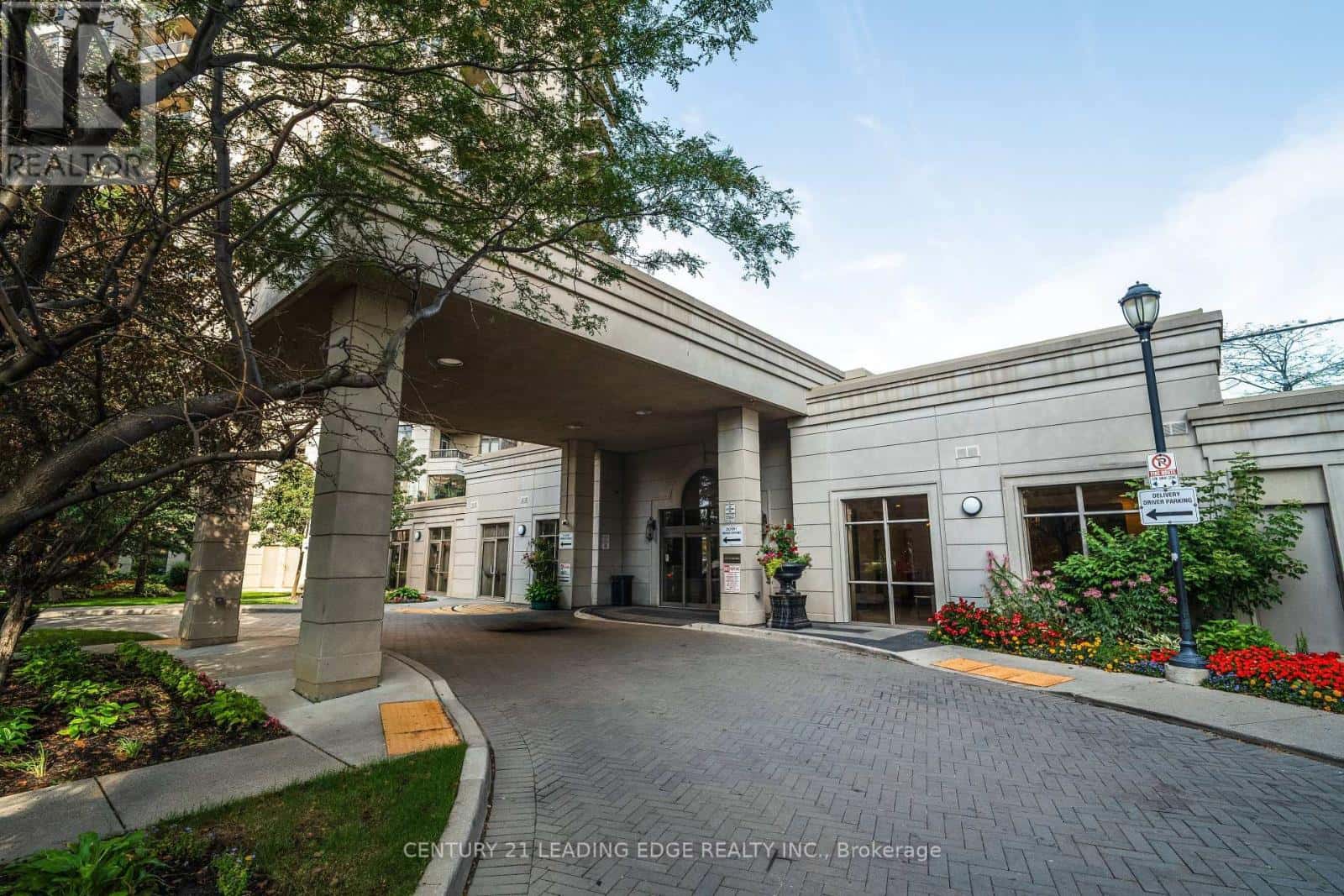 219 - 700 HUMBERWOOD BOULEVARD — Toronto (West Humber-Clairville), Ontario - Photo 2 of 31