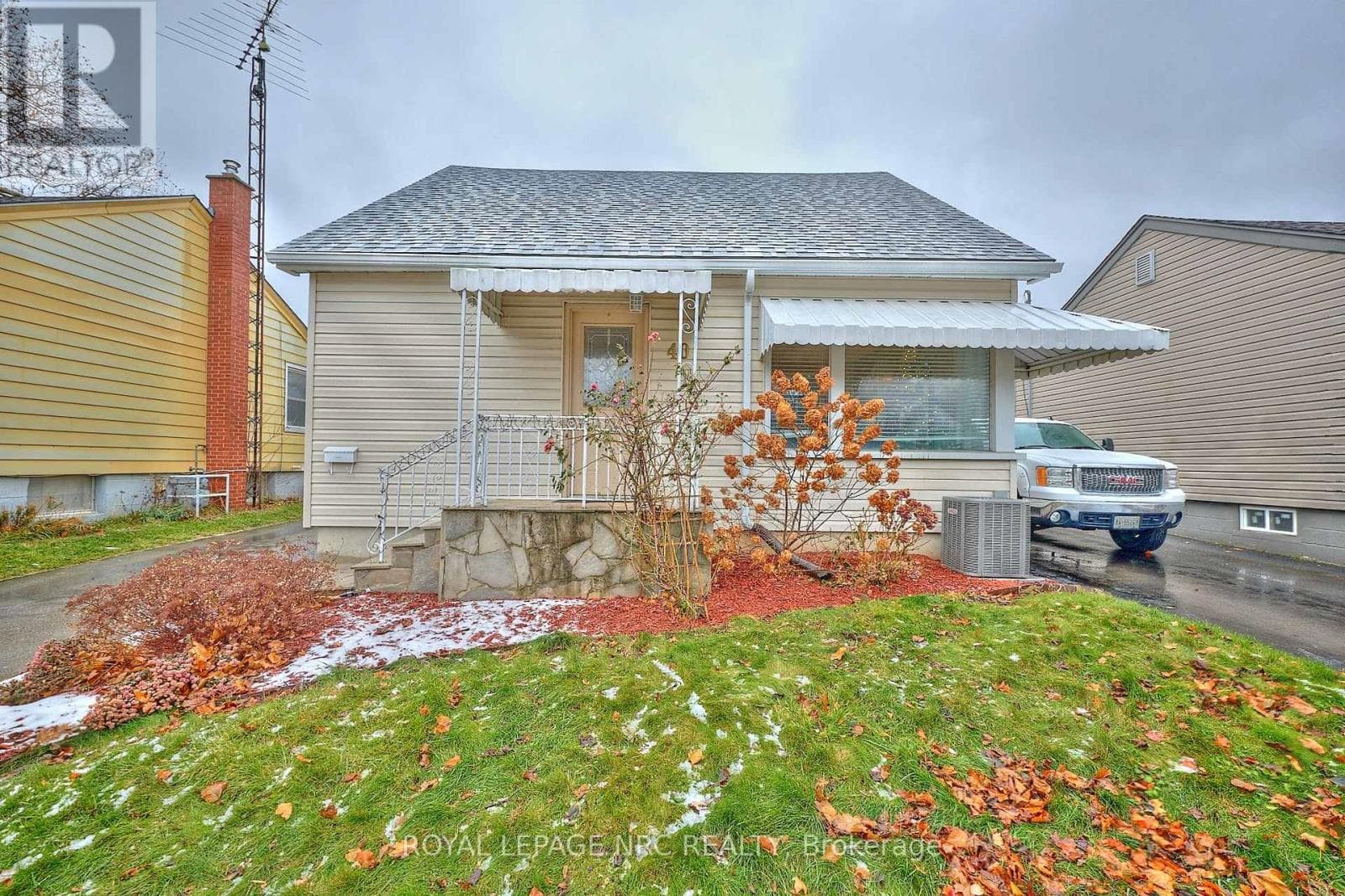 40 SHAKESPEARE AVENUE — St. Catharines (Haig), Ontario - Main photo