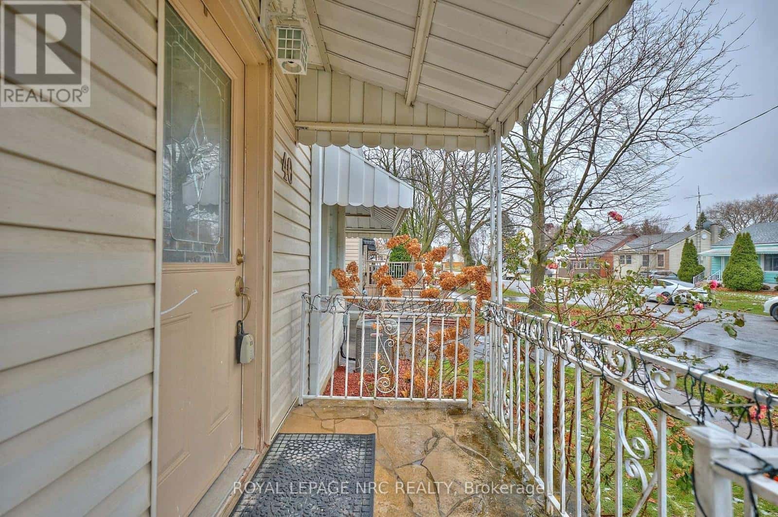 40 SHAKESPEARE AVENUE — St. Catharines (Haig), Ontario - Photo 4 of 34