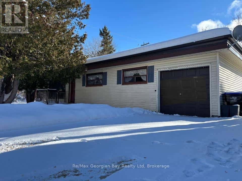 1 GRAY STREET — Severn (Coldwater), Ontario - Photo 2 of 31