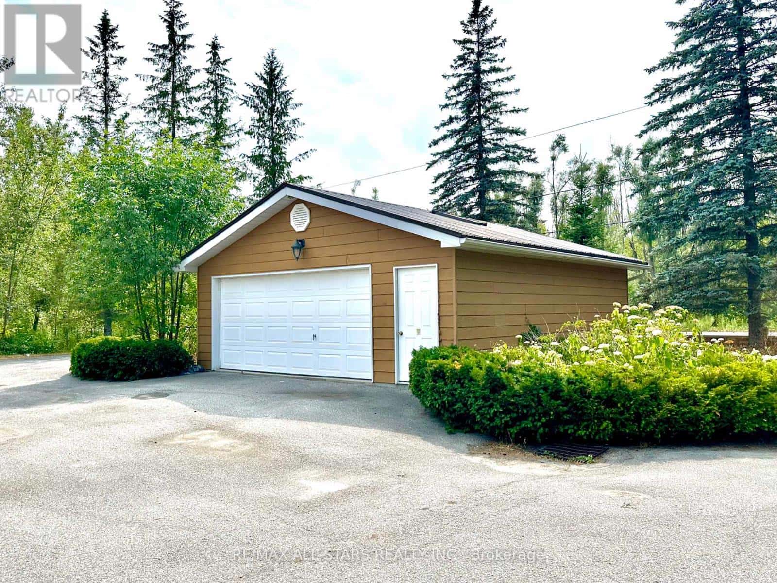 321 RABYS SHORE DRIVE — Kawartha Lakes (Fenelon Falls), Ontario - Photo 5 of 50