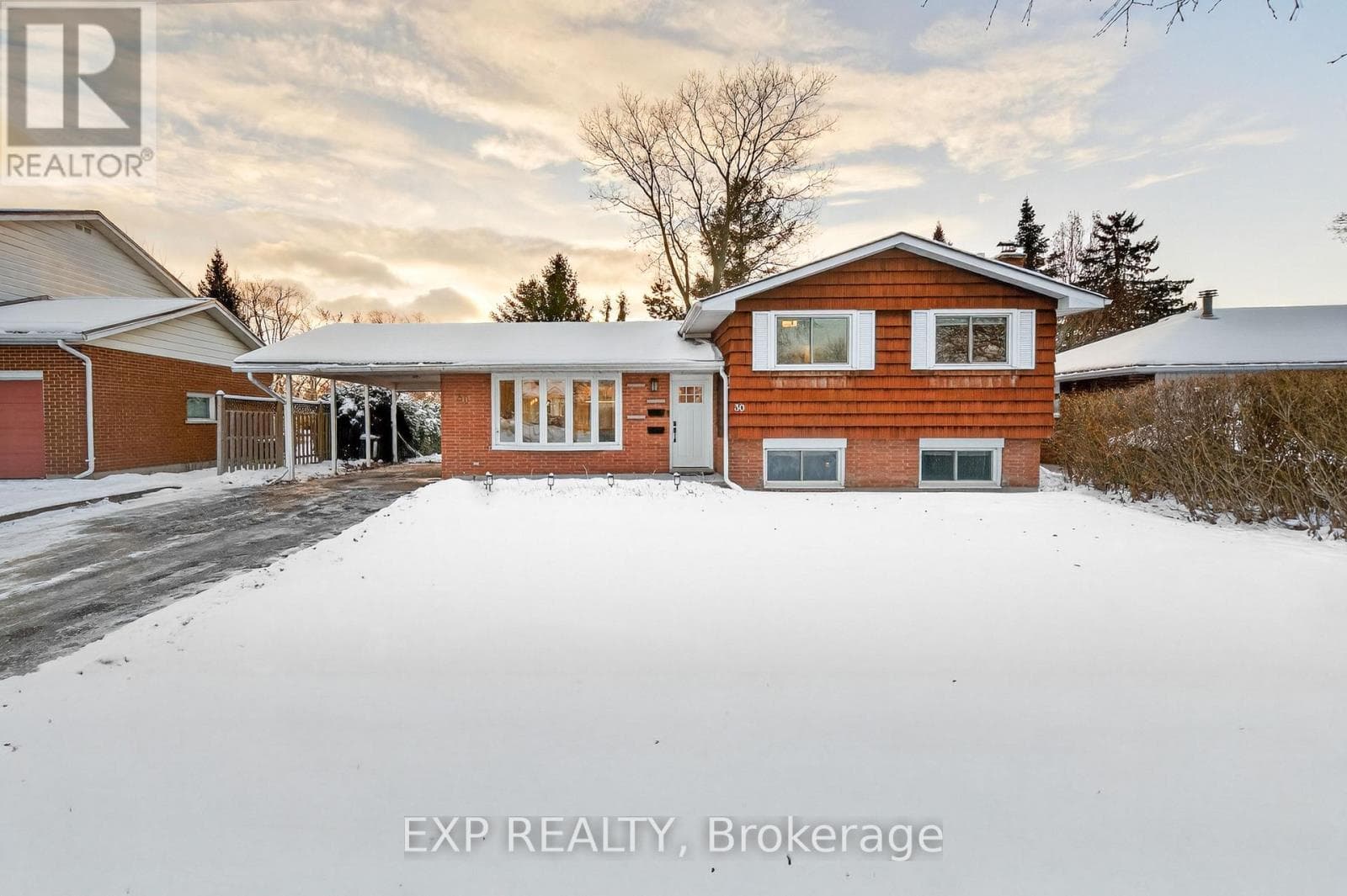 30 QUEEN MARY ROAD — Kingston (Central City West), Ontario - Main photo