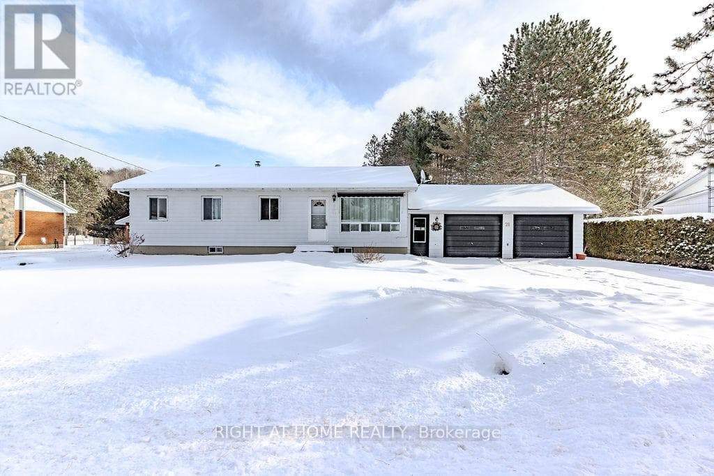 28 JACKPINE STREET — Madawaska Valley, Ontario - Main photo